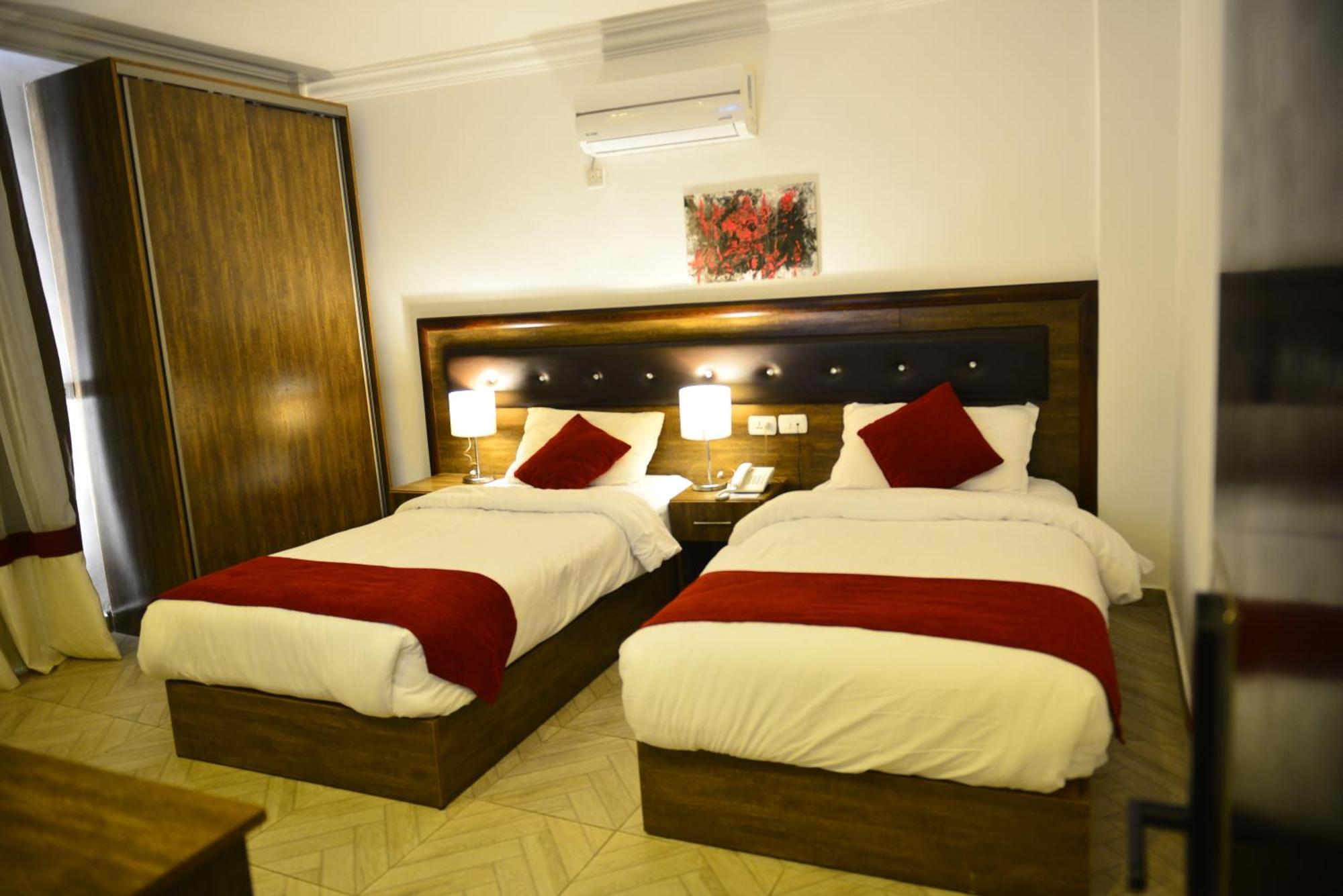 Petra Corner Hotel Exterior photo